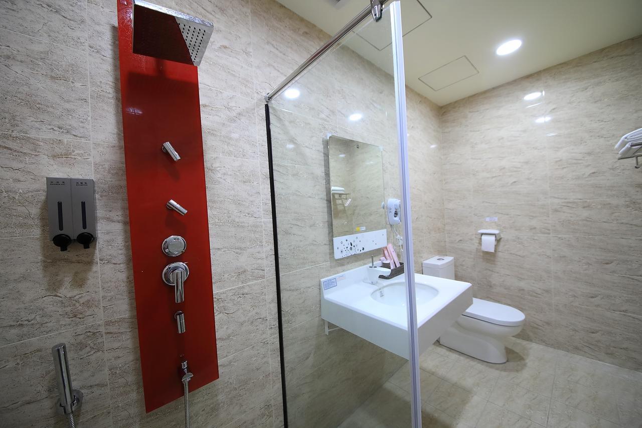花蓮亮君經典民宿1館加2館民宿-東大門夜市-電梯包棟bright King Homestay 화롄 외부 사진
