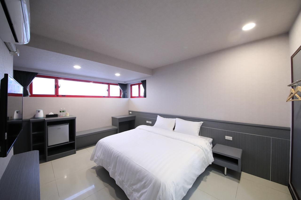 花蓮亮君經典民宿1館加2館民宿-東大門夜市-電梯包棟bright King Homestay 화롄 외부 사진